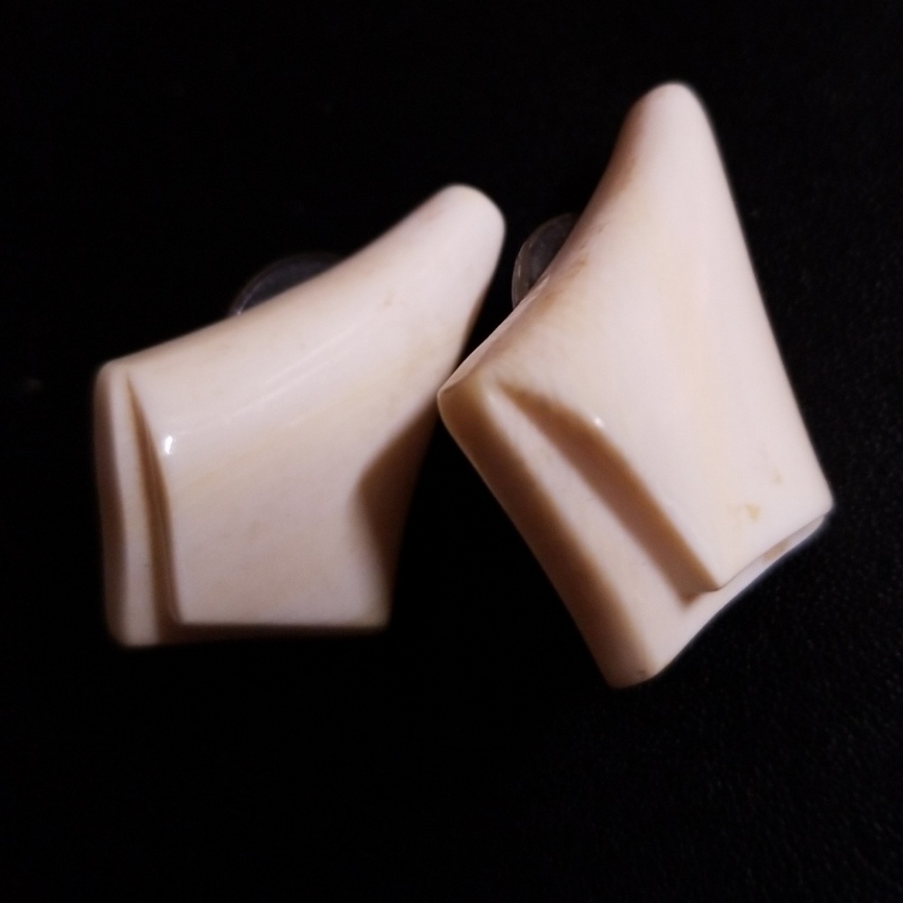 Vintage Resin like bone Earrings